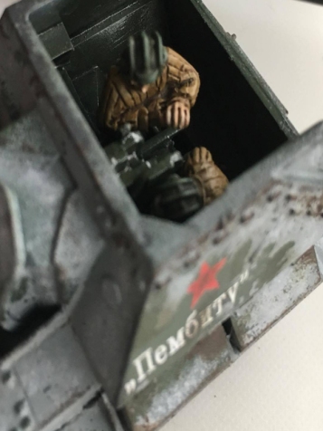 Close up of the Crew showing the weathering on the top of the SU-76